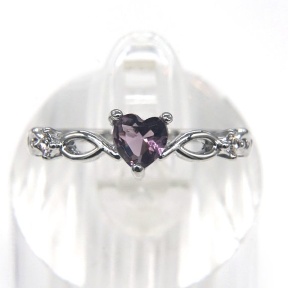 Ring with Amethyst Heart Shaped stone. - Picture 3 of 4